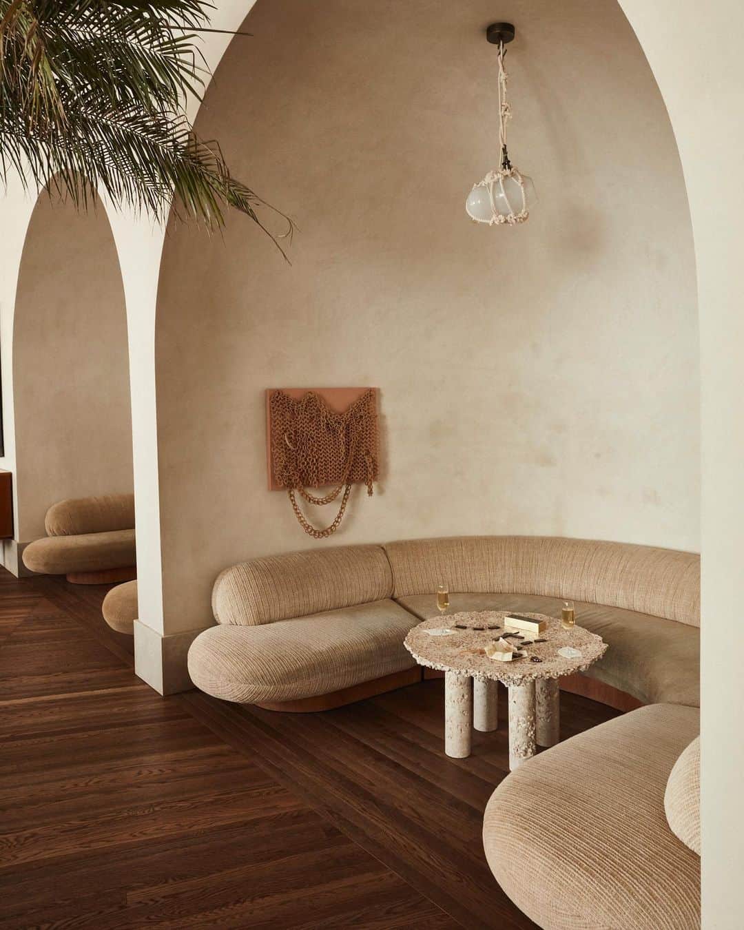 ケリーウェアスラーのインスタグラム：「FLOWING FORMS. In the @santamonicaproper lounge, Palma, different combinations of seating types, banquettes, niches, sofas, armchairs and design eras, from the 1950s to contemporary, are combined to create intimate clusters for socializing. This concept was enhanced by grid-like wool rugs that further delineate space. In one of the alcoves, the custom wall art by Taylor Kibby meant to resemble chainmail is actually made from clay. XK」