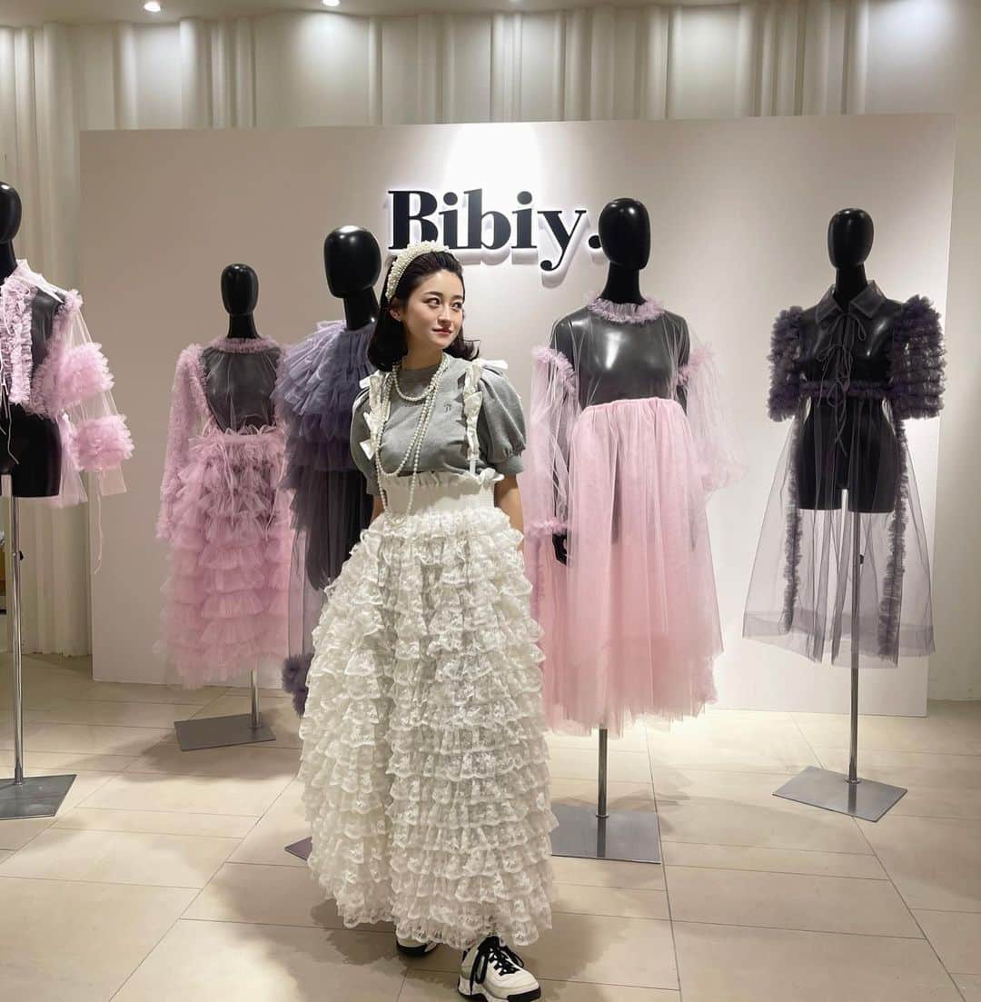 YUYUさんのインスタグラム写真 - (YUYUInstagram)「Bibiy. limited store OSAKA🩶🪞🪄 1日目のコーディネート🧦 #yuyukmtcode #Bibiy.」4月26日 22時02分 - yuyukmt
