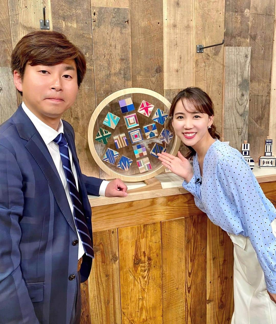 大槻瞳のインスタグラム：「実はこちら…水引きで出来た作品です。 飯田市で活動する美術作家 仲田慎吾さんが手掛けました。 とある記事を拝見して一目惚れしたのですが、 実物は写真以上の美しさと繊細さで 改めて驚かされました。 伝統工芸がこのような形で多様化し  新しい未来が築かれていく事、 その可能性の大きさにとてもわくわくします。  #伝統工芸 #飯田市 #飯田 #水引き #長野県 #信州 #長野 #長野市 #長野朝日放送 #信州観光 #アート #美術館 #artist #art #announcer #ootd #アナウンサー」