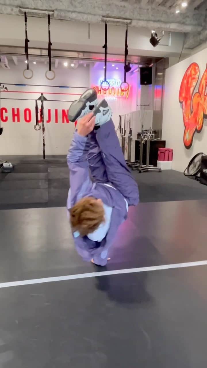 のインスタグラム：「🔈🔉🔊 tracksuit @officialnocta x @nike  tee shirt @cyphercode_official  sneaker @ambush_official x @nike   Filmed by @bgirl_ayane  At @blackships_choujin1」