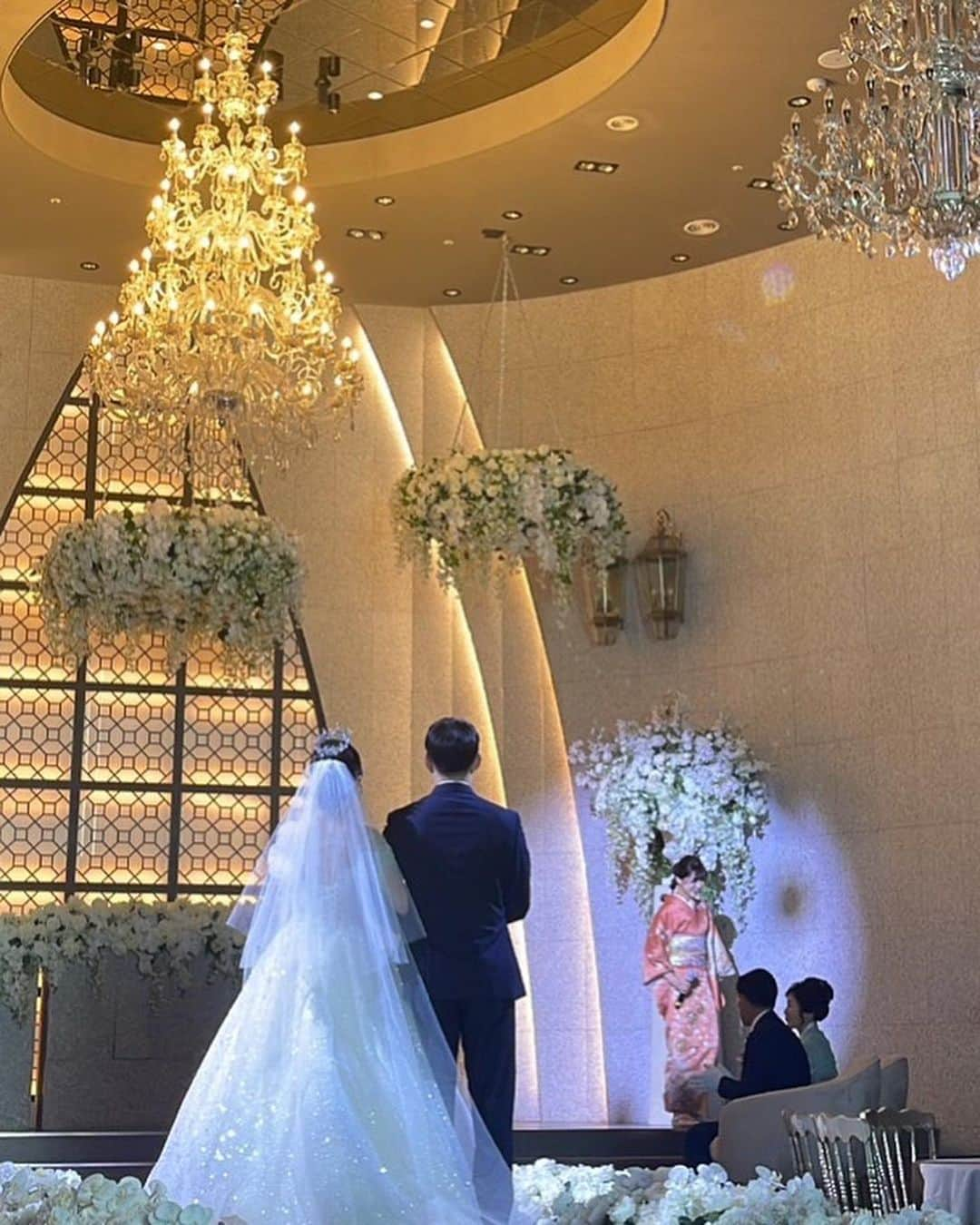 中西香菜さんのインスタグラム写真 - (中西香菜Instagram)「姉の結婚式へ釜山に行ってきました👰  スケジュール調整頂いたスタッフさん達に感謝すぎます🥲🙏  姉きれいで幸せ空間すぎてで登場してきた時に勝手に涙が流れました🥲  ちなみに私は姉の着物を着たんですよ〜😊🤍嬉しかった！　  そして、姉の好きな曲を日本語と韓国語の歌詞で贈りました👏  当日色んな事件があって😂ばたばたしていたりしましたがあっという間の30分間でした🥺  人生初めての結婚式が姉の式でとっても良かったです👏韓国語覚えてこれからたくさん会いに行くんだ〜！🇰🇷  でもやっぱりすぐ会えないのは本当に寂しい…  アイドルになったきっかけも姉で、昔から私の憧れの存在でこれからも姉みたいになれるように私も日々真面目に頑張ろうと思います！！！！！  #사랑해　#웨딩 #wedding #釜山　#結婚式　#韓国　#韓国結婚式　#中西姉妹」4月26日 22時10分 - nakanishi_kana_