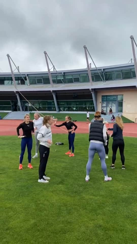 メッテ・グラスゴワールのインスタグラム：「Relay camp and a new training camp coming up in 4 days with some speedy girls🏃🏼‍♀️💨 #trainingcamp #trackandfield #relayfun」