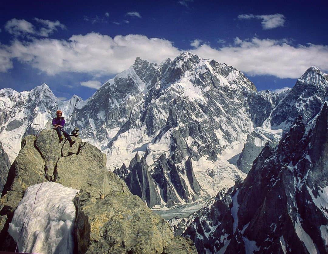 ジミー・チンのインスタグラム：「One of the nicer spots I’ve had the pleasure of sitting.  Charakusa Valley, Karakoram, Pakistan, 1999  Photo by @brady_robinson」