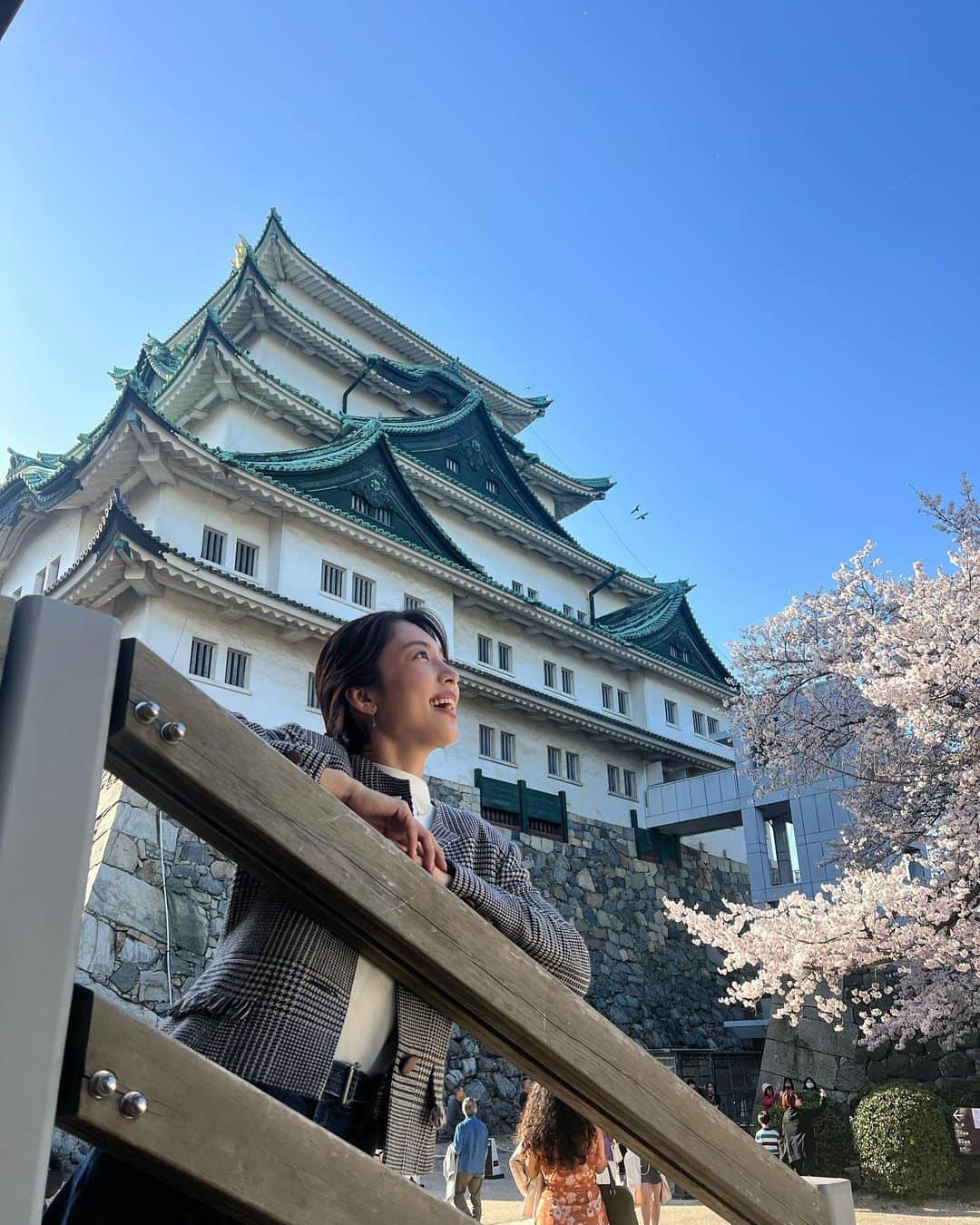 橋本聖子さんのインスタグラム写真 - (橋本聖子Instagram)「名古屋城と桜🌸✨🏯  名古屋のvlogつくりました📹 子供たちに紛れて遊んでる私でしたが、竹馬乗る時みんなが心配してみてたよ（笑）  ✔︎ https://youtu.be/7k101ssMuP0  ※今週の「CULTURE RADIO via TOKYO」はお休みです。  #名古屋 #名古屋城 #vlog」4月26日 22時22分 - _seikohashimoto