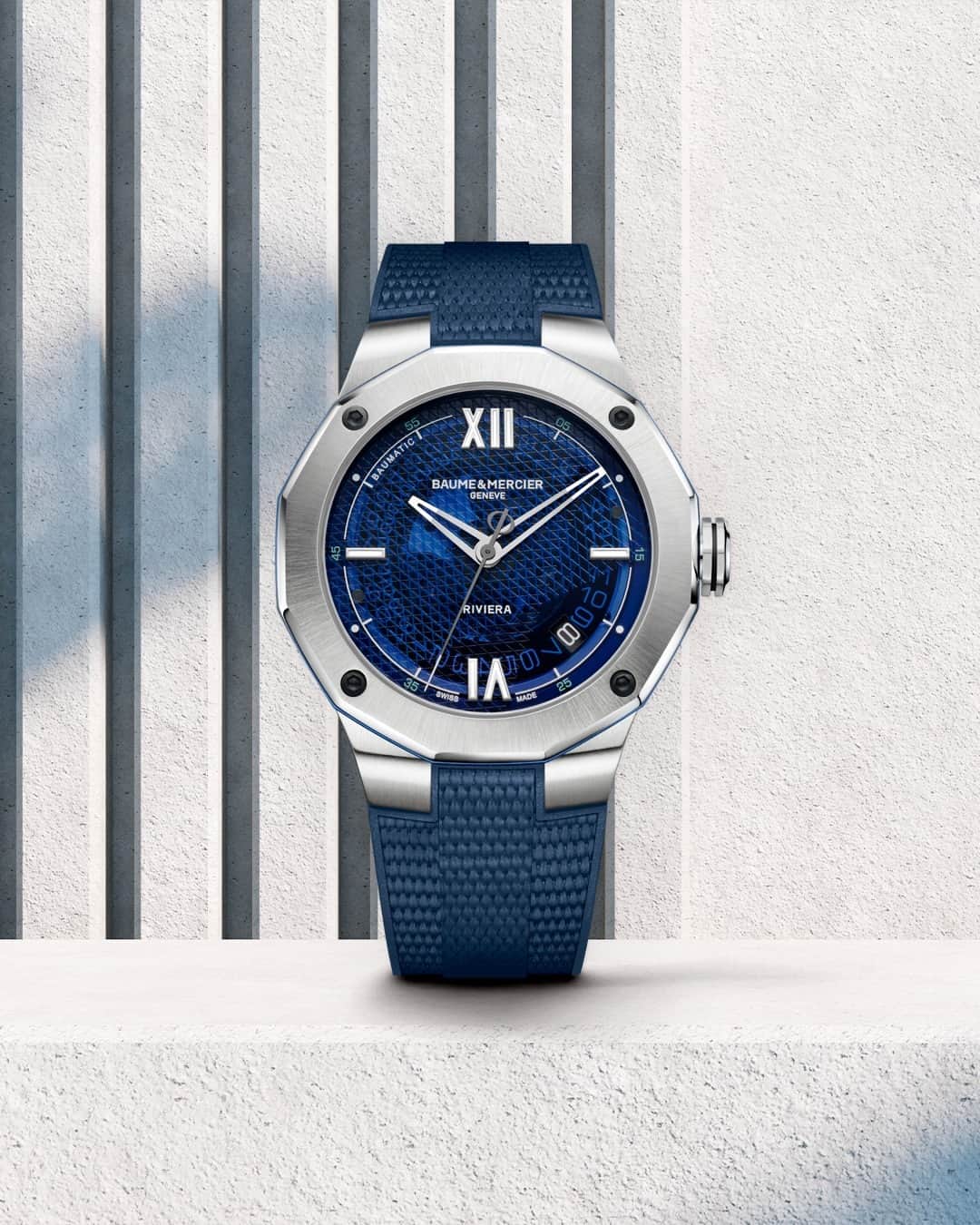 ボーンメルシーのインスタグラム：「Geared up and ready for spring season with the Riviera 10701 equipped with a Baumatic manufacture movement. -- Riviera 10701 42 mm, Baumatic manufacture movement, Satin-finished stainless steel case, Smoked blue sapphire crystal, 5-day power reserve, Fast strap technology - Interchangeable strap system.  Eligible to 8 years of warranty upon activation -- #BaumeetMercier #Riviera #Since73 #ShapingTime #Baumatic #WatchCollector #DailyWatch #Watches #Watch #SwissMade #WatchOfTheDay #WatchesOfInstagram #WatchLover #WatchAddict #WristWatch #InstaWatch #InstaWatches」