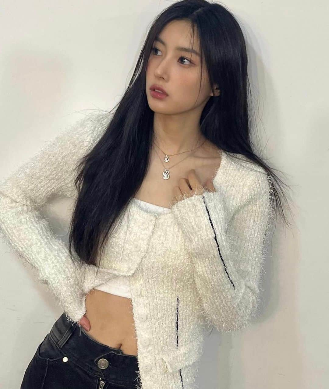 カン・ヘウォンさんのインスタグラム写真 - (カン・ヘウォンInstagram)「KANG HYEWON THE VISUAL THAT YOU ARE 🤍」4月26日 22時28分 - hyewon__izone