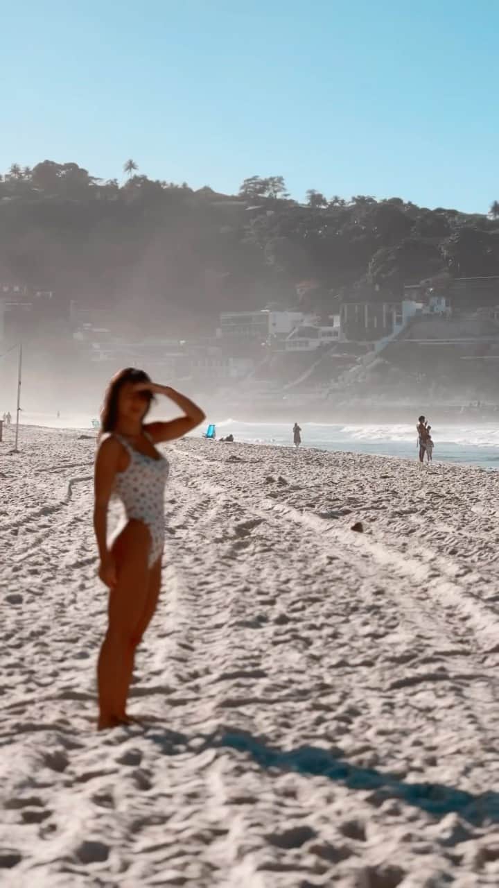 Yanna Lavigne 稲垣アンのインスタグラム：「Bom dia! Que seu dia seja brilhante, como você. Ser único, resiliente. Sobrevivente. Construa seu dia através da sua alma e possibilidades, não falhará ✨」