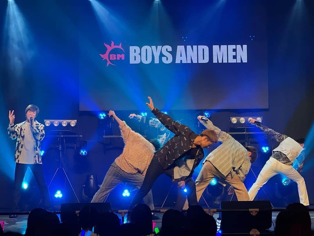 BOYS AND MENさんのインスタグラム写真 - (BOYS AND MENInstagram)「まずは…4/5 (水)❗️  BMTHEATER にて行われました  BOYS AND MEN FC限定  🔥超FAN!!!Meeting🔥#Part1  大変お待たせ致しました‼️  今日のライブ内容、衣装がバレないように本日あげさせていただきましたのでぜひご覧下さい📸✨  #boysandmen  #ボイメン  #bmtheater  #fc  #ファンミーティング  #ファンミ」4月26日 22時43分 - boysandmen_official
