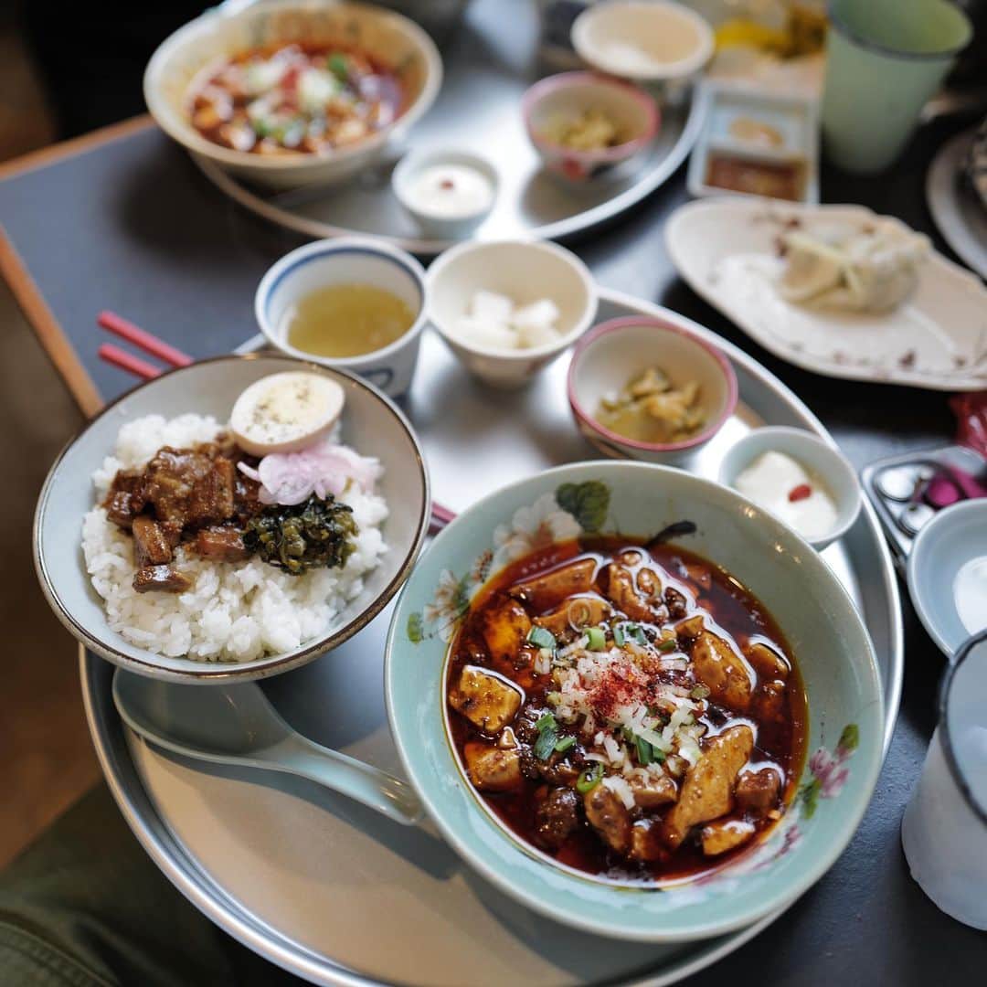 安井達郎さんのインスタグラム写真 - (安井達郎Instagram)「2023.4.26 1,2 @fukudadenime430 と初めて @kakan_mapotofu へ。 美味い。またすぐ行きたい。 3,4 料理上手くなりたいと思う今日この頃。パスタの麺はえんどう豆からできてる @zenb_japan」4月26日 22時40分 - tatsuroyasui