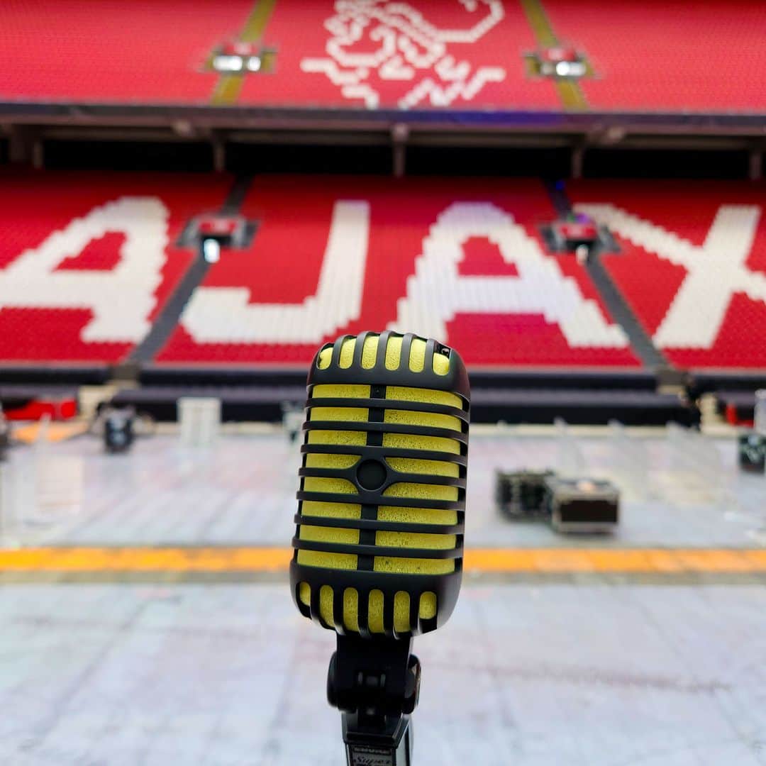 メタリカのインスタグラム：「T-Minus 24 hours until the doors open here in Amsterdam for the kick-off of the #M72 World Tour! Let us know if you’re gonna be there!  #M72Amsterdam」