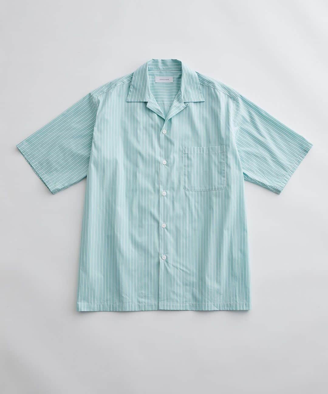 ADAM ET ROPÉさんのインスタグラム写真 - (ADAM ET ROPÉInstagram)「【RECOMMEND ITEM for HOMME】 50’ｓヴィンテージのアロハシャツをベースに、ゆったりとしたサイズ感で仕上げたオープンカラーシャツ。  バリエーション豊富な色/柄の中から、自分に似合うお気に入りの1着を見つけてほしい。  @adametrope @jadorejunonline  @adametropehomme #adametrope #adametropehomme#jadorejunonline #2023 #spring #summer #style #color #shoes」4月26日 22時54分 - adametrope