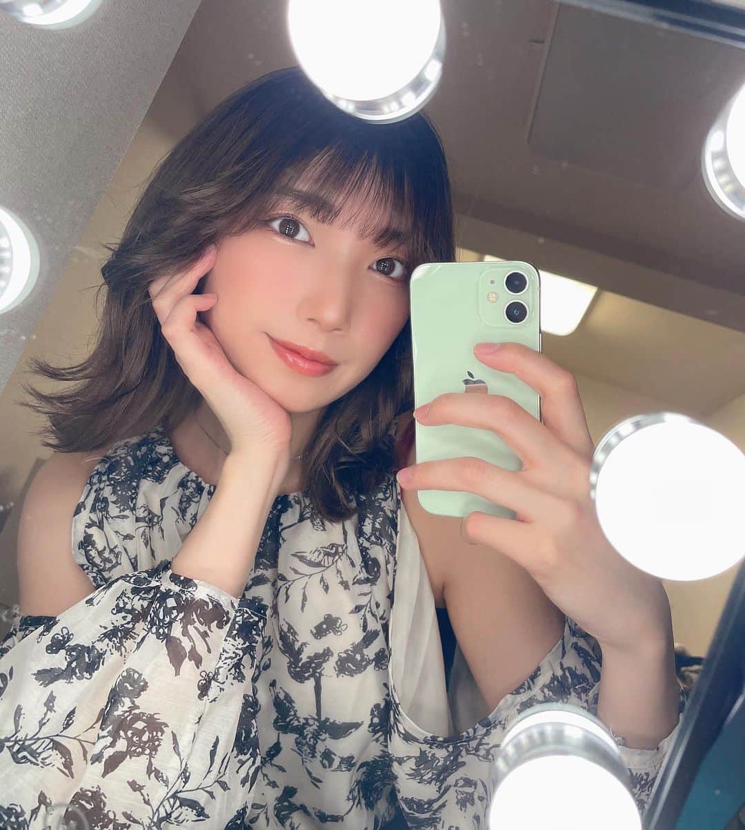 霜月めあのインスタグラム：「女優ミラーお家にも設置😈‼️ . . . .  #霜月めあ #めあめあ #model #sexy #selfie #animegirl #셀카 #셀스타그램 #패션스타그램 #데일리 #asiangirl #cosplay #좋아　 #follow #like #tokyo #ootd #自撮り界隈 #自撮り女子 #sexybody #love #맞팔 #tagsforlikes #japanesegirl #女孩 #发#爱 #instadaily #グラビア #日系穿搭」