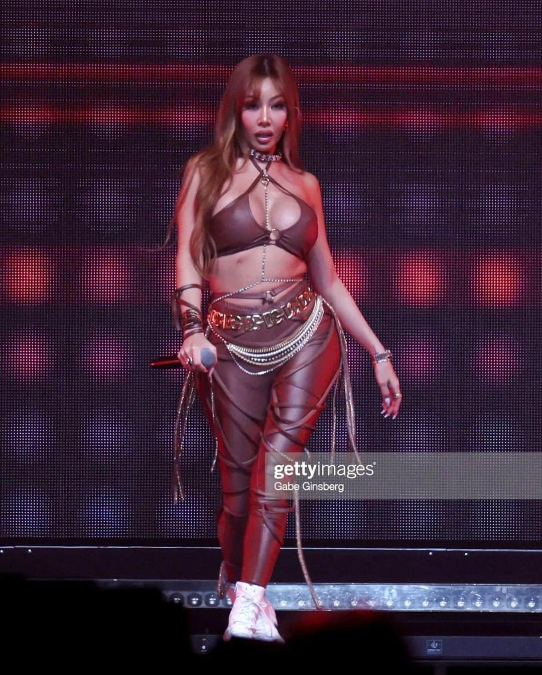 Jessiさんのインスタグラム写真 - (JessiInstagram)「VEGAS was too fckin lit 🔥🔥 Thank you guys for showing ya girl so much love 🙏🏻🙏🏻 Thank you for having me @webridgeexpo ❤️❤️ S/O to my bodyguard, manager and brother @holenciagaa on 4th slide!!!❤️ SWIPE!!!」4月26日 23時01分 - jessicah_o