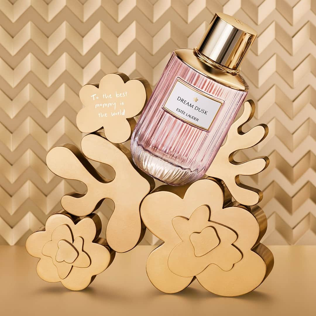 エスティローダーのインスタグラム：「#SenseTheMoment this #MothersDay and gift her the #fragrance of her dreams. Dream Dusk transports you to a Cherry Blossom-filled walk with its uplifting & cheerful notes. Tap to gift and experience Luxury Fragrance Collection today.」