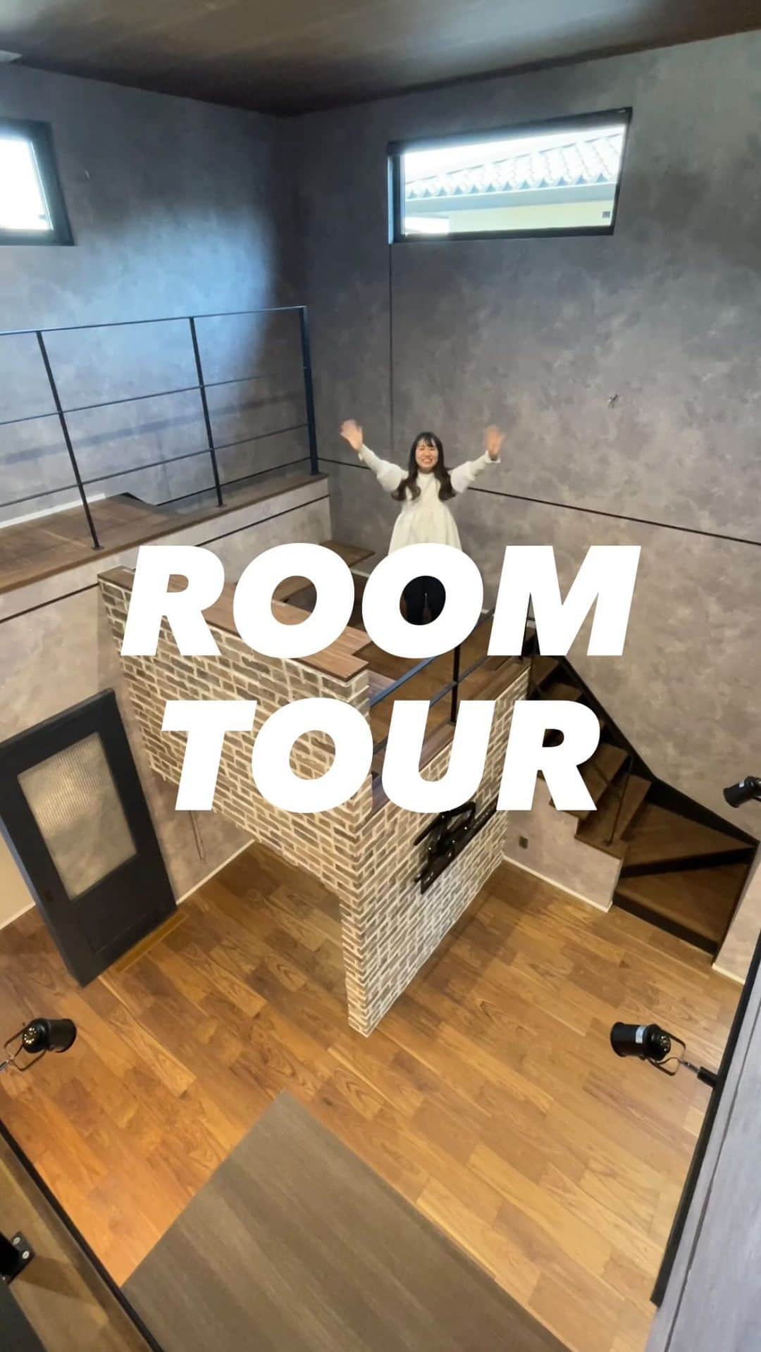 homelife 夢を叶える暮らし方のインスタグラム：「【ルームツアー】遊び心が詰まったインダストリアルなお家🏡 #ルームツアー #roomtour #吹き抜け #新築 #注文住宅 #新築一戸建て #自由設計 #アーキホーム #空間デザイン #戸建て #おしゃれな家 #アーキホームライフ #関西ナンバーワンの住宅メーカー」