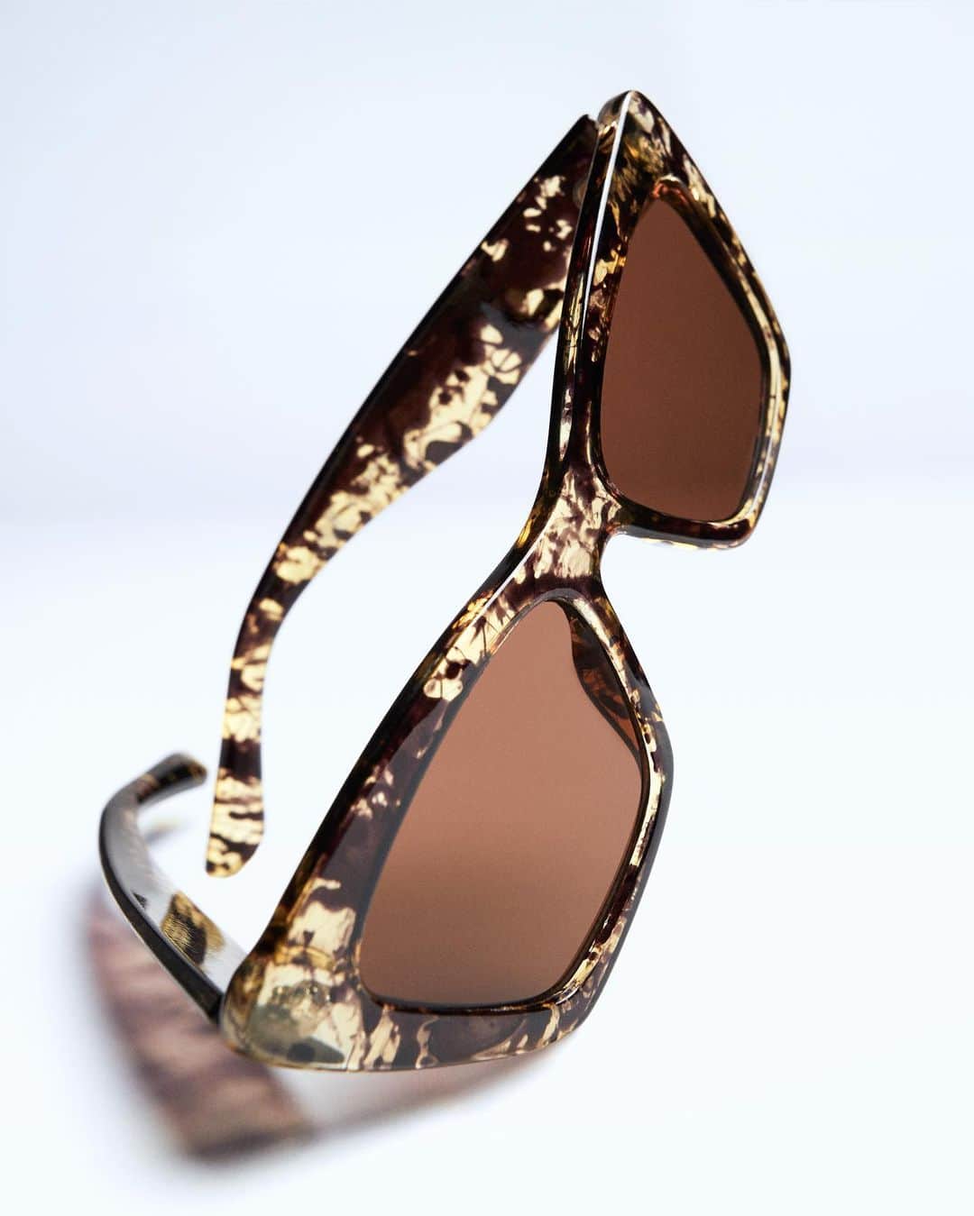 H&Mさんのインスタグラム写真 - (H&MInstagram)「Summer calls for eye-catching shades. #HM   Cat-eye sunglasses: 1153429004」4月26日 23時06分 - hm
