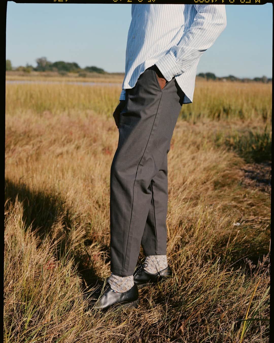 スティーブンアランのインスタグラム：「The Danver pant is our laid back, easy fit. With a roomy thigh and carrot taper down to the ankle, this pant is effortless and easy to wear. We like wearing them slightly big and low on the hips.」