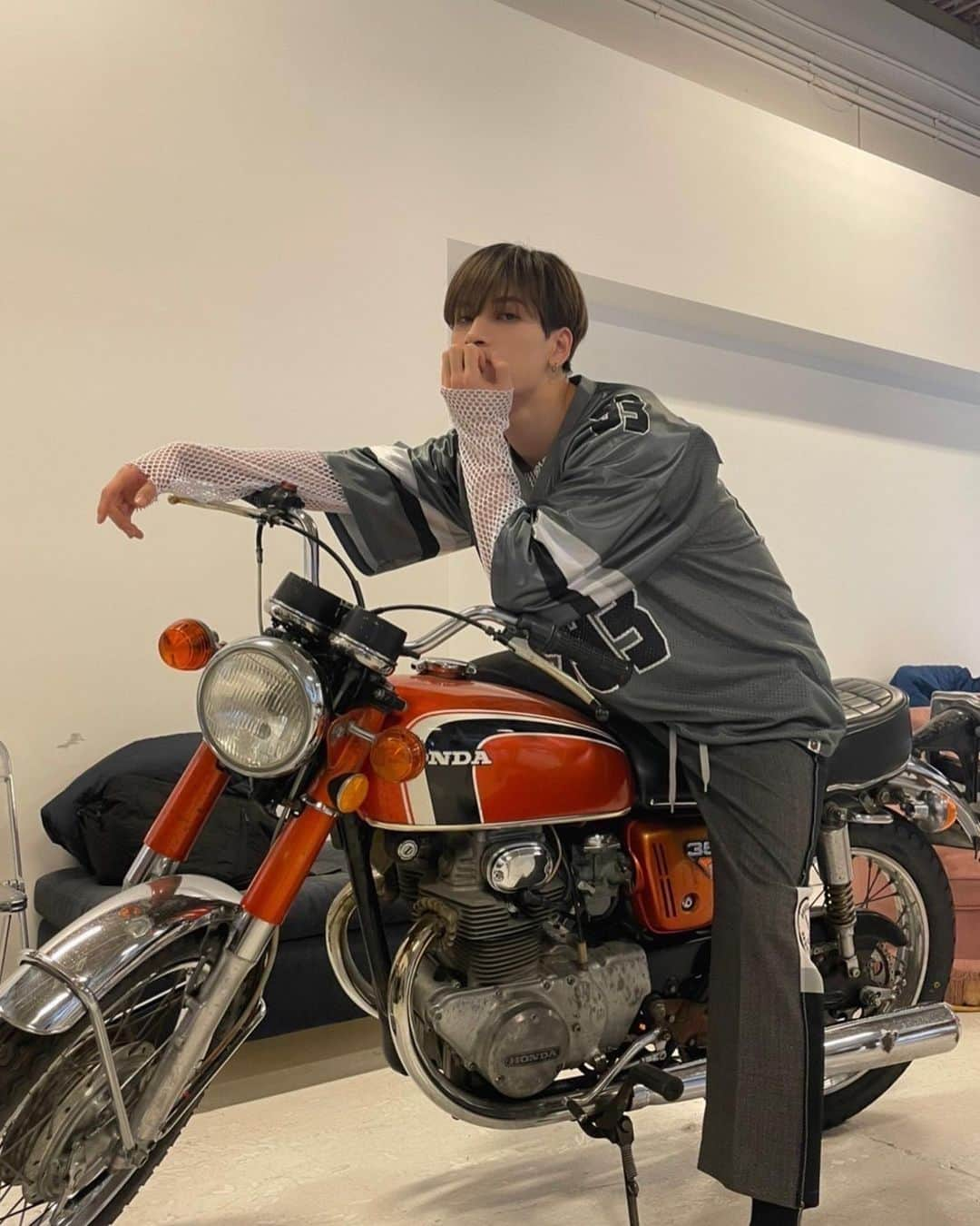 【公式】JO1さんのインスタグラム写真 - (【公式】JO1Instagram)「🏍🤟🏻NYLON 👅✌︎  #JO1 #金城碧海 #KINJOSUKAI #じぇおグラム」4月26日 23時35分 - official_jo1