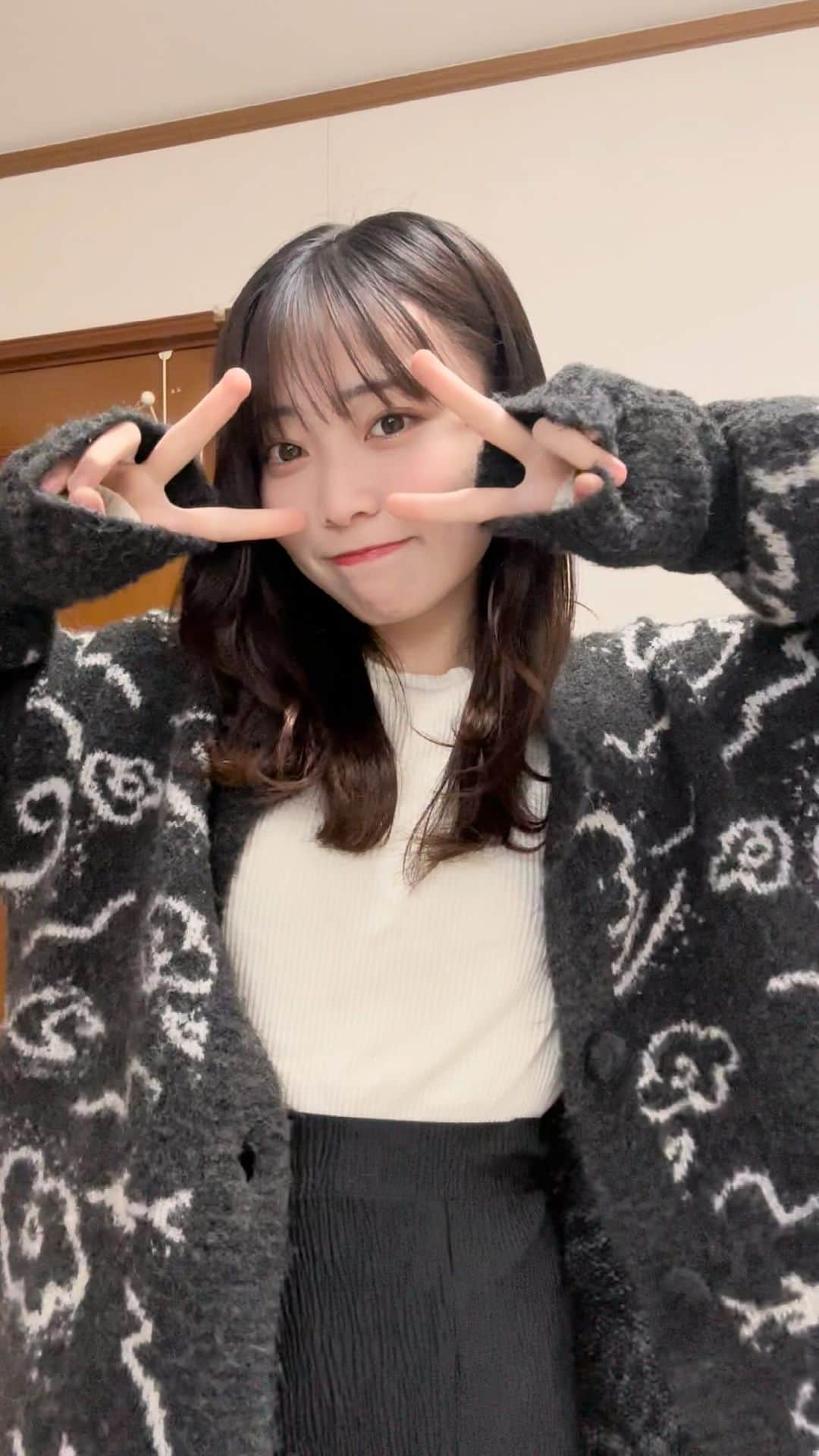 金山奈々絵のインスタグラム：「大学に行く時のお洋服(テロップなしバージョン)」