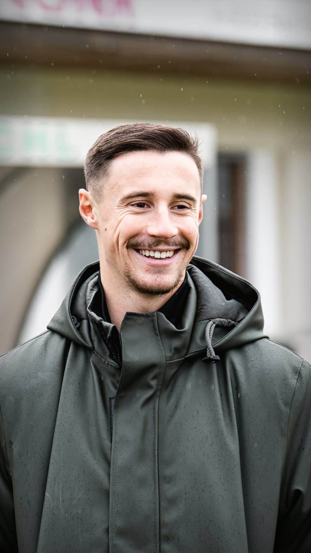 のインスタグラム：「Nach 100 Bundesligaspielen für 🟢⚪️ wird es Zeit zurückzublicken. Aus Kirchbichl in die Bundesliga – Marco #Friedl 😍  Wir haben Marco und seinen früheren Trainer in seiner Heimat getroffen und einen exklusiven Einblick erhalten 🙌🏻  Link zum kompletten Video findet ihr in unserer Story.  ____ #werder #bremen #svw #llgw #friedl #kirchbichl #100」