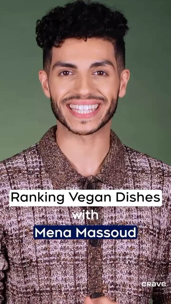 メナ・マスードのインスタグラム：「Is vegan even different than non-vegan? 🤔」