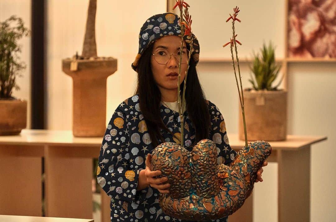 レイチェル アントノフのインスタグラム：「Anger is just a transitory state of consciousness」