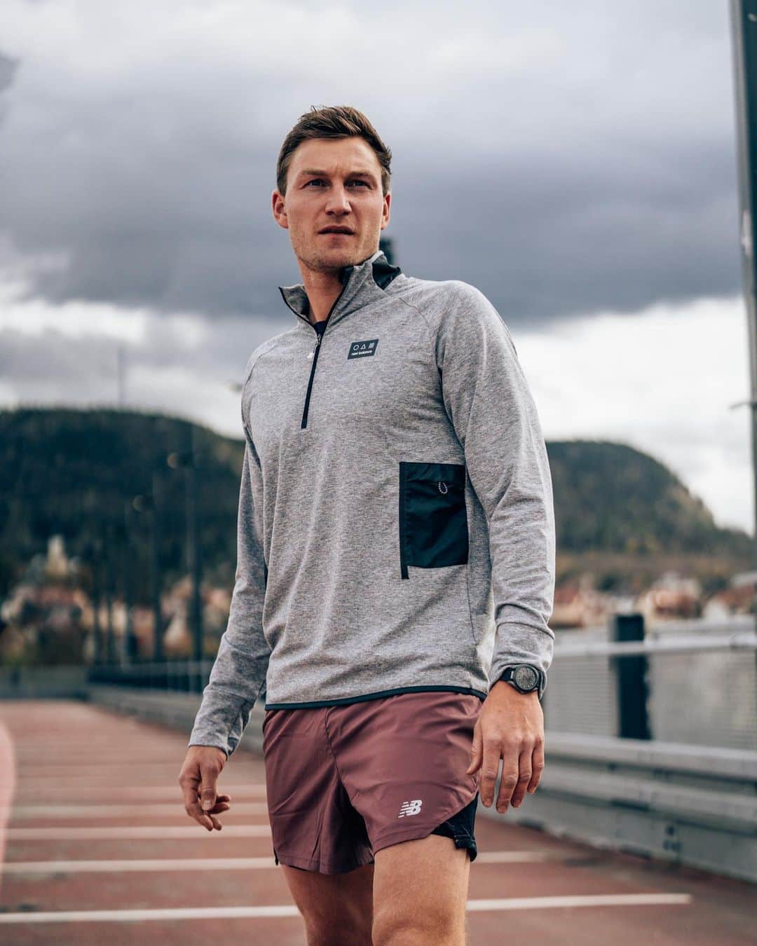 トーマス・レーラーのインスタグラム：「Anzeige - Weather before or after, there is almost no gym session where we skip the running part. Not a runner? No problem! Dress up, warm up, hills up 🏃🏽‍♂️ The new @newbalance Fuelcell propel now on @zalando ! #zalandostyle #newbalance #newbalancerunning #RunYourWay」