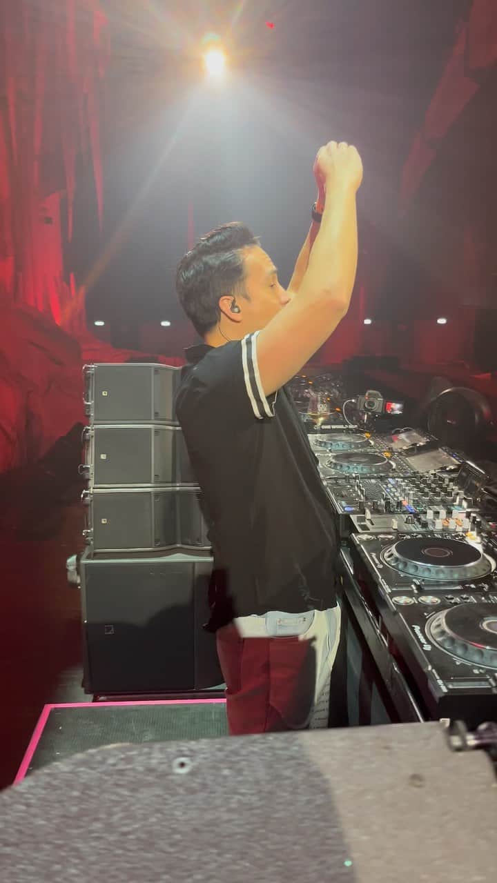 レイドバック・ルークのインスタグラム：「I loved seeing your reactions to this track on the dancefloors! 🔥 Have you listened to ‘All I Own’ already?」