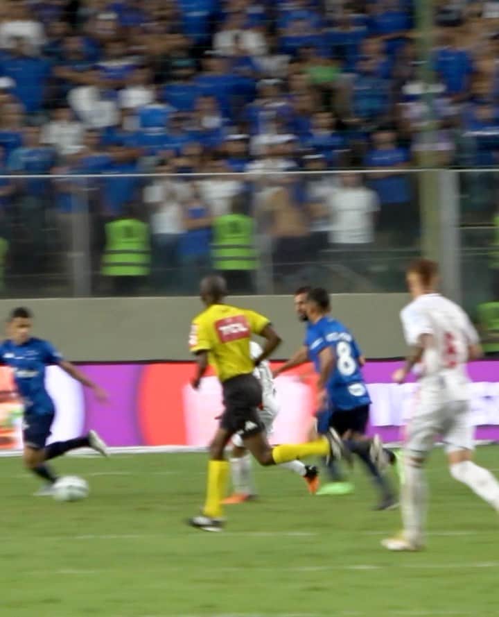 ラファエウ・カブラル・バルボサのインスタグラム：「Classificados! Glória a Deus!  @cruzeiro 🦊 . 🎥 @marcoferraz85  📸 @gd.tavares」