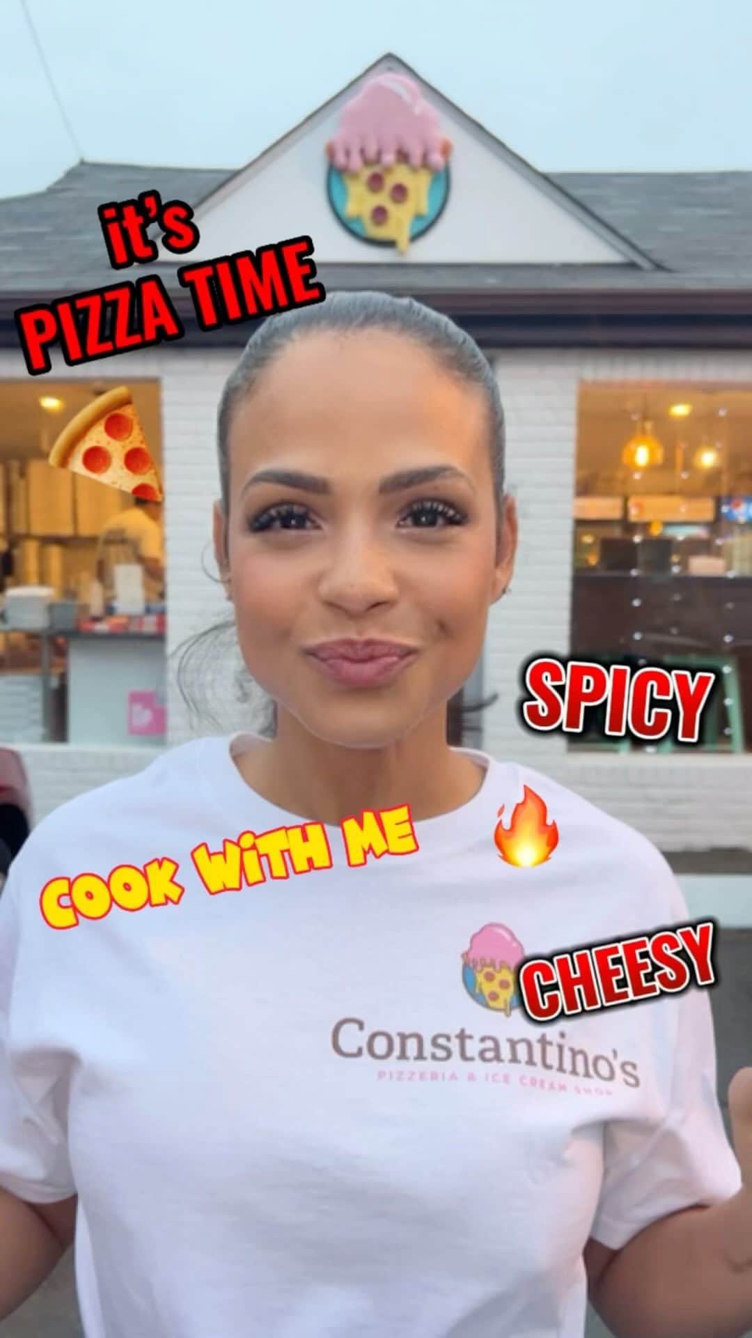 クリスティーナ・ミリアンのインスタグラム：「Thank you for making my Pizza making dreams come true @constantinosinc! #pizzalover #pizza #foodporn #ilovemyfriends」