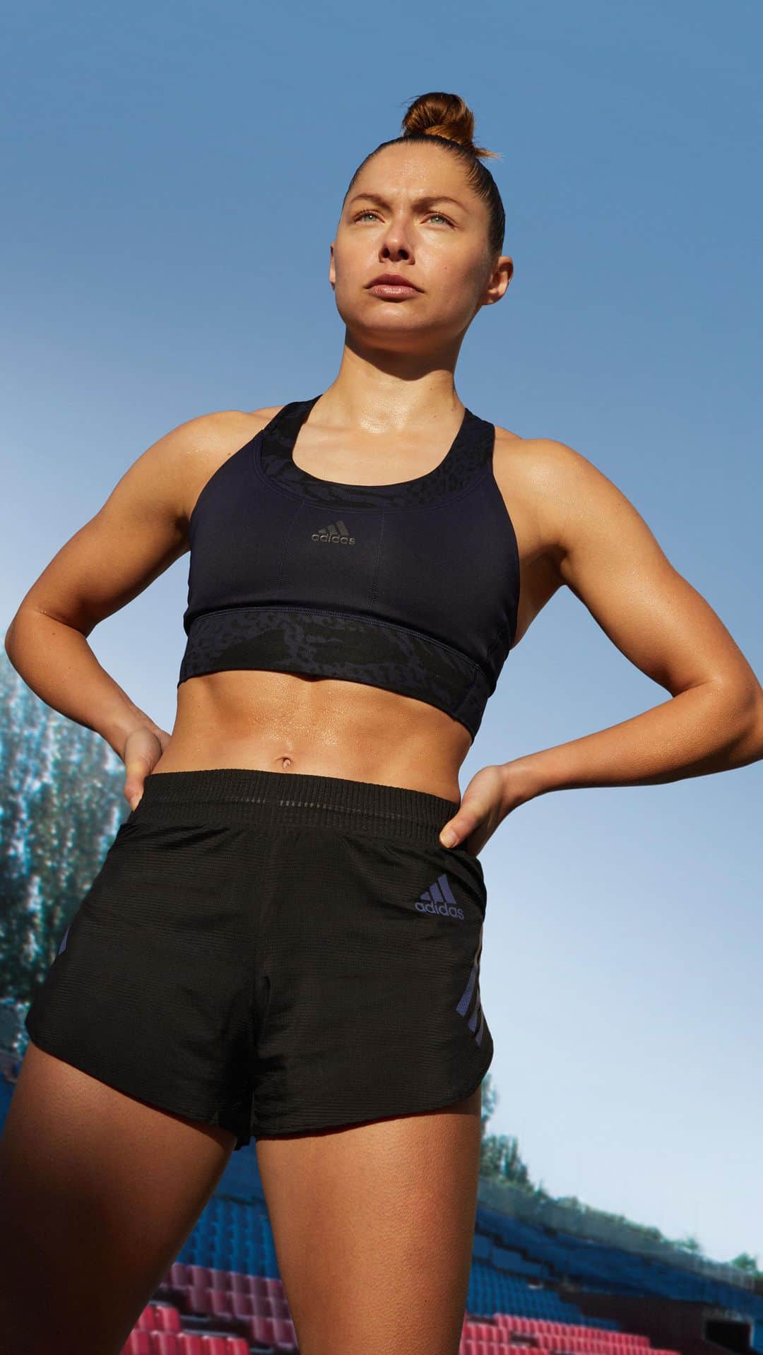 ジーナ・ルケンケムペルのインスタグラム：「Die Trainingswochen momentan sind ein absoluter Härtetest für mich und auch für meine Haut!🥵 Wie ihr wisst nutze ich die @adidas_de Active Skin & Mind Produkte schon seit längerem weil meine Haut in Trainingsintensiven Phasen durch das oftmalige Duschen extrem beansprucht wird. Die Duschgels und Deodorants helfen meiner Haut, sich auf die körperliche Aktivität vorzubereiten und nach dem Training schneller zu regenerieren. Probiert es gerne mal aus! 🧼🧖🏼‍♀️  #ad#adidas#ActiveSkinAndMind##impossibleisnothing#makingskinmatter」