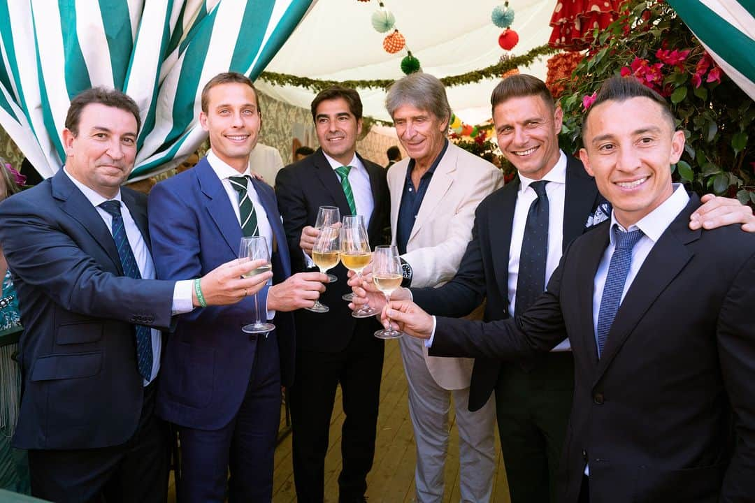 レアル・ベティスさんのインスタグラム写真 - (レアル・ベティスInstagram)「🥂💃👔  ¡Por el Real Betis Balompié!」4月27日 0時04分 - realbetisbalompie