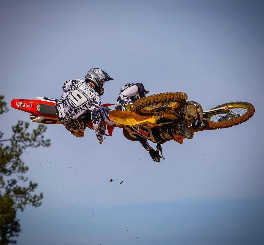 リッキー・カーマイケルさんのインスタグラム写真 - (リッキー・カーマイケルInstagram)「#whipitwednesday @hotsauce9 @rickycarmichael What year?? Out at the GOAT farm back in the day @foxmoto @racerxonline @dcracerx」4月27日 0時08分 - rickycarmichael