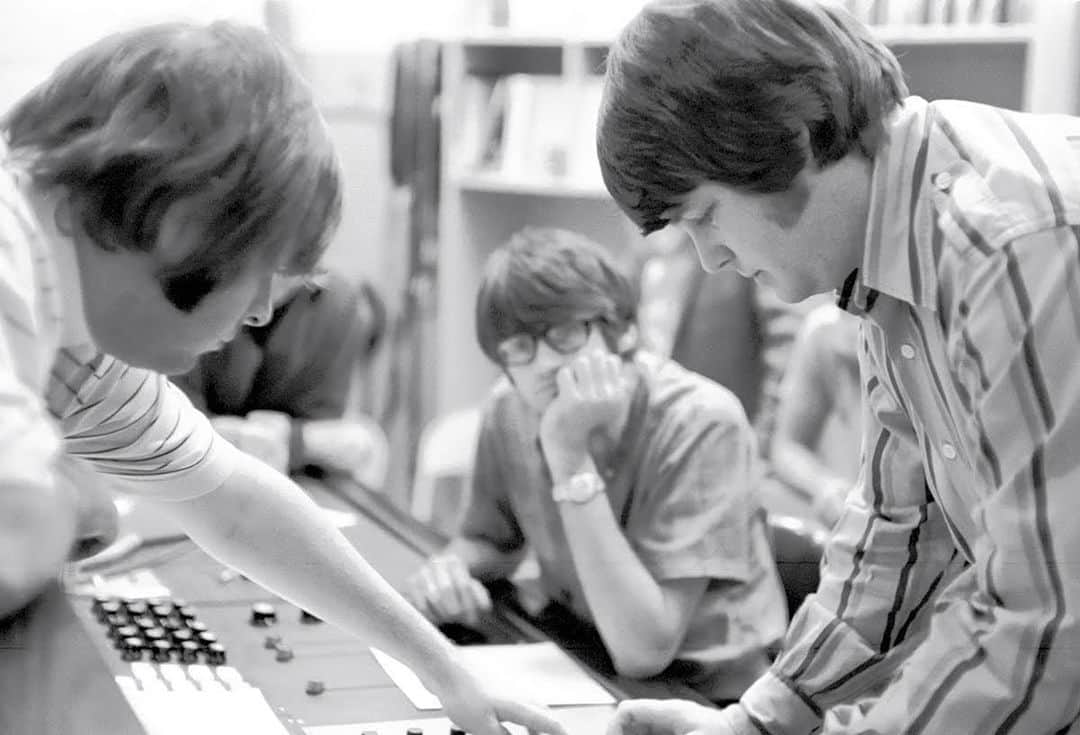 ブライアン・ウィルソンさんのインスタグラム写真 - (ブライアン・ウィルソンInstagram)「1968: Brian, Carl and engineer Stephen Desper at the board.」4月27日 0時14分 - brianwilsonlive