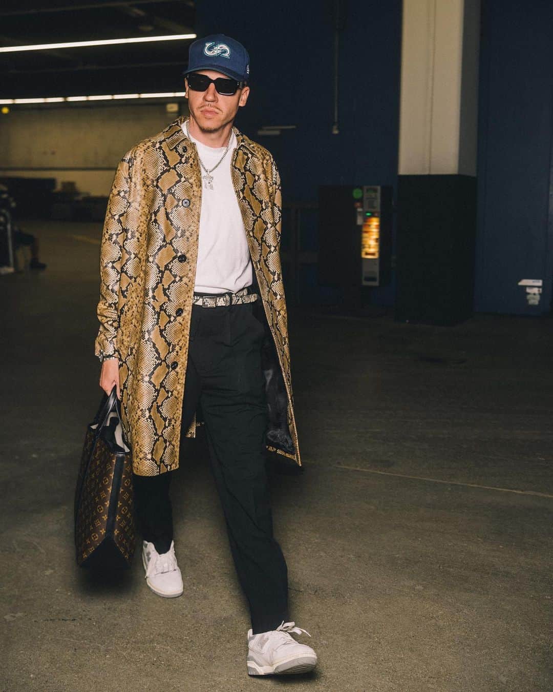 マックルモアーのインスタグラム：「I love you Berlin 🇩🇪🙌🏻❤️‍🔥」