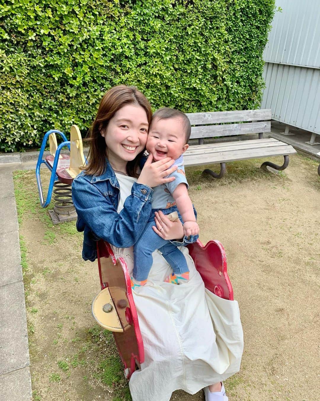 matano Kastaneのインスタグラム：「お散歩しよう〜 じゃあリンクコーデにしよう〜♡ ってなる、小さな楽しみ👶🏻  次は何着ようかな♡   2ショットの時2人とも ちゃんと写ってるのなくて…👀 この日はマシなの多くてめっちゃ嬉しかった🤝😇」