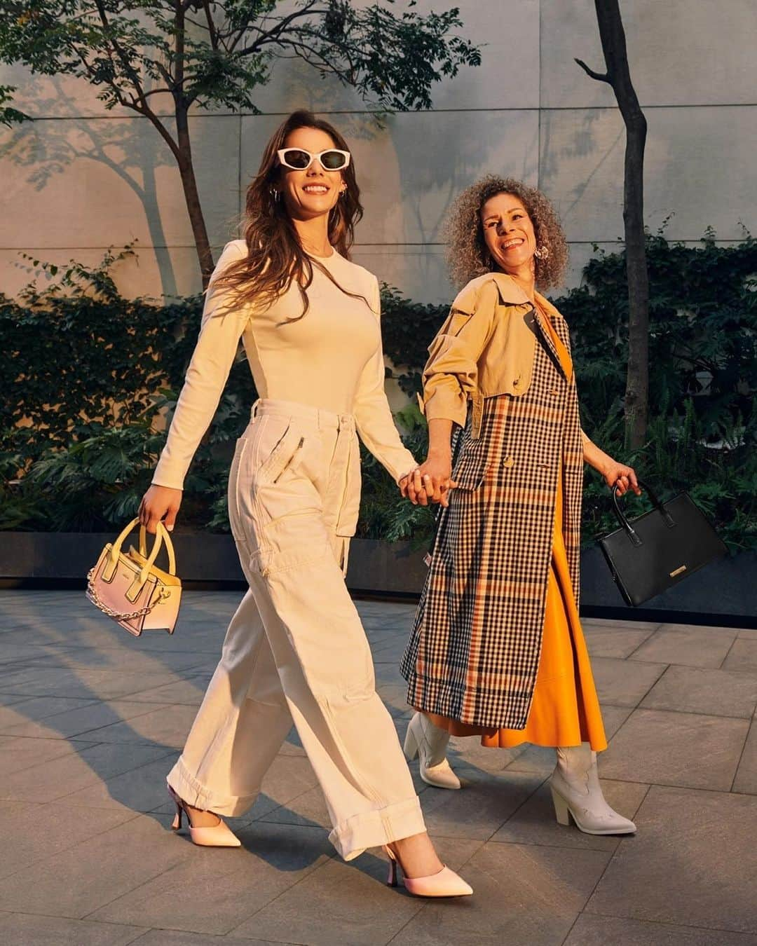 ALDO shoesさんのインスタグラム写真 - (ALDO shoesInstagram)「Celebrating this Mother’s Day with @okaginer for ALDO Latin America ❤️. Shop our perfect pairings for you and all mother figures in your life. #ALDOCrew #ALDOShoes」4月27日 0時28分 - aldo_shoes