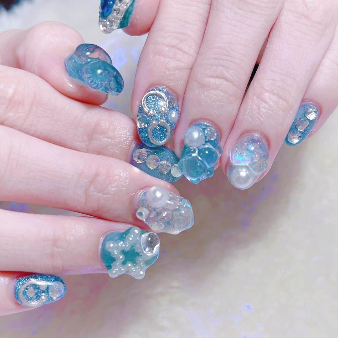 なかやまちえこのインスタグラム：「あおのネイル💙⠀ ⠀ @sarikin0 ちゃん⠀ @youmenosay ⠀ ⠀ #nail #nails #nailart #ネイル #美甲 #ネイルアート  #japanesenailart #manucure #japanesenails #manicurist #gelnails #أظافر #네일아트 #미용  #เพ้นท์เล็บ #artedeuñas #เพ้นท์เล็บเจล #ジェルネイルデザイン #ネイルデザイン #nagelkunst #個性派ネイル #青ネイル @aby_sharenail ⠀ @kimacat_betty @pregel.jp @preanfaofficial」