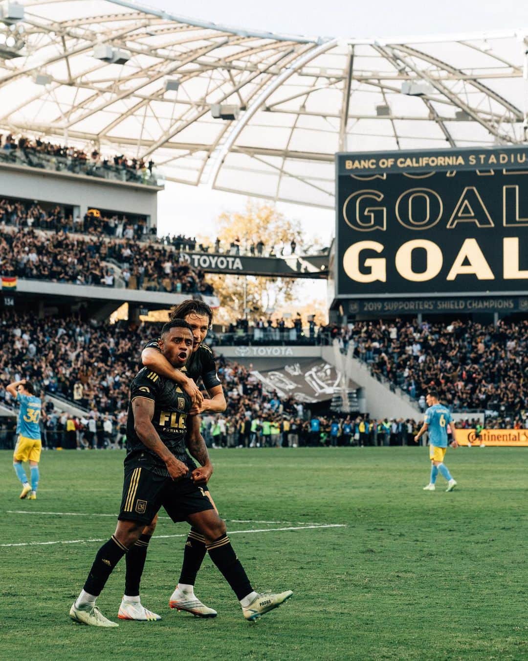 Major League Soccerのインスタグラム：「Last time @lafc x @philaunion played there were fireworks at MLS Cup. 🎆  Tonight, these two square off again in the CCL Semifinals. 👀」