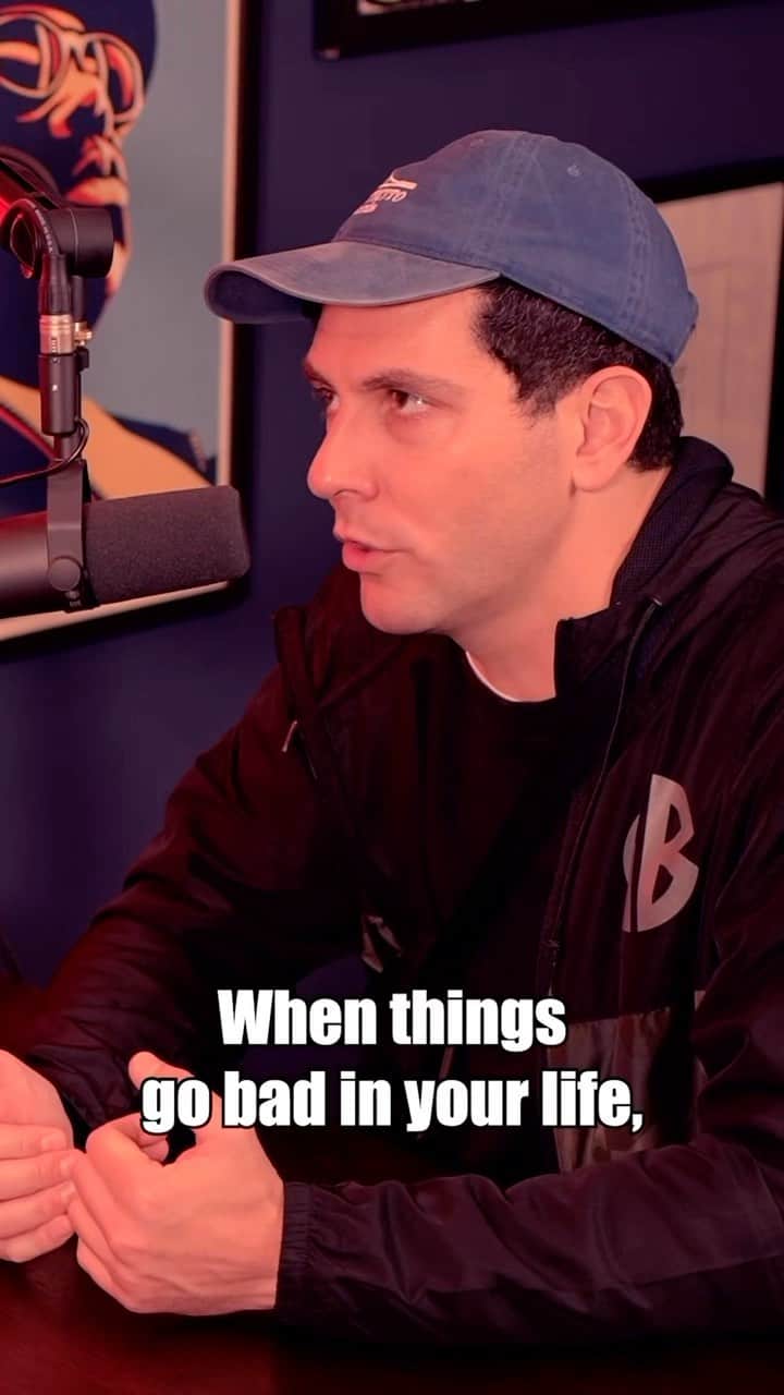 ジョエル・マッデンのインスタグラム：「This week on ARTIST FRIENDLY @gabrielsaporta shares over 2 decades of experience everything from @midtownnj to @cobrastarship, family, and his company @tagmusic ❤️🤘🔥」