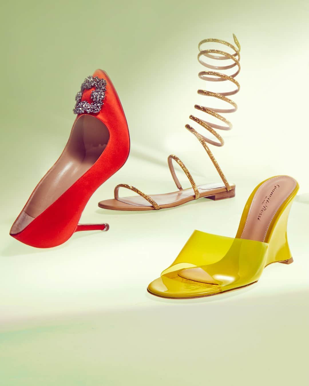 GILTのインスタグラム：「#ManoloBlahnik, #GianvitoRossi and more designer shoes are up to 70% off. Tap for a dopamine rush.」