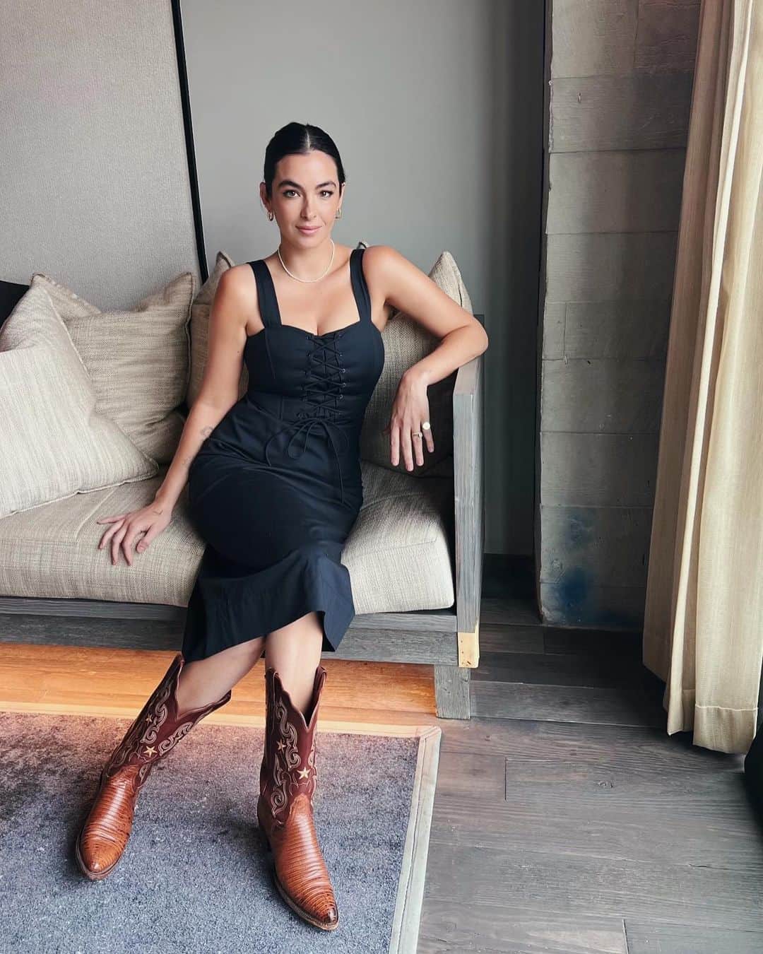 アラナ・マスターソンのインスタグラム：「Howdy. 🐴🤠🧸」