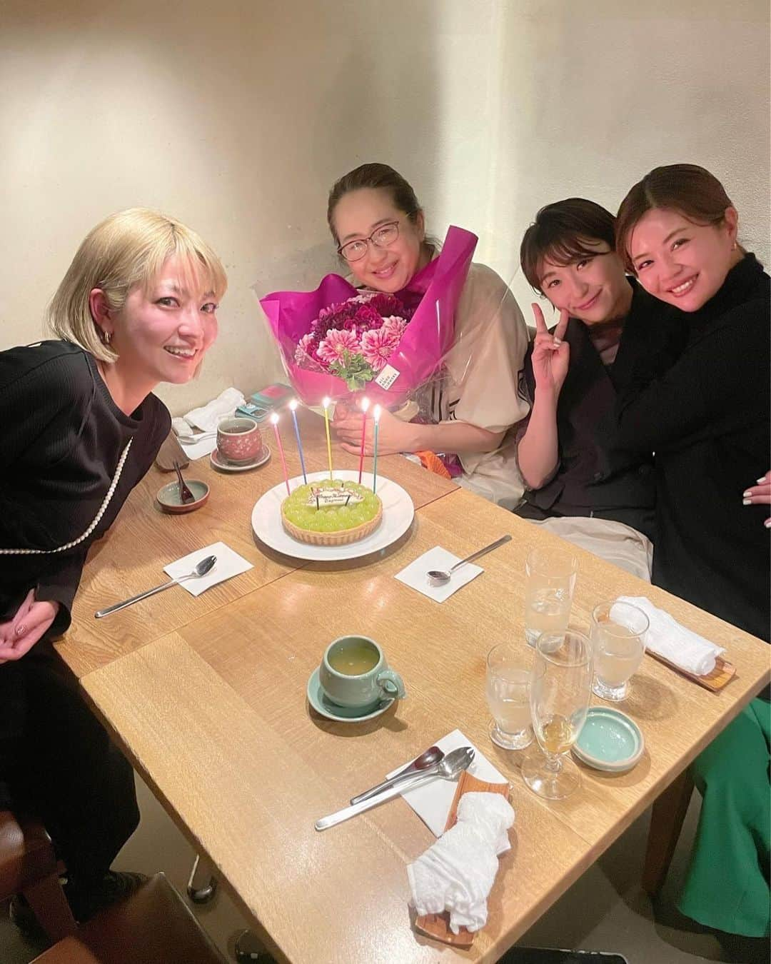 軍地彩弓さんのインスタグラム写真 - (軍地彩弓Instagram)「バースデーWEEK💕🎂🥂 今日はTGCチームと女子会お疲れ会でした。  もう何年になるか数え切れない😆 TGCというステージを作り続ける仲間たちと。  韓国料理を食べて、韓国旅の話して、女子トーク炸裂😆  楽しかったあ。 池田ちゃん、礒ちゃん、金子ちゃん、ありがとー！  次のTGCもパワーアップしていきます！  #hpd #birthday」4月27日 1時02分 - sayumi7