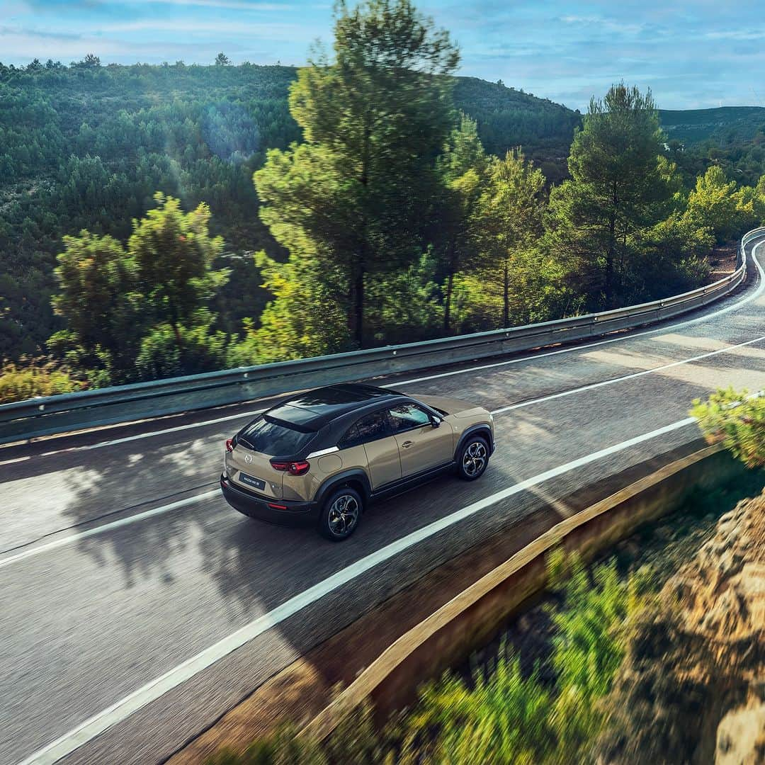 MAZDA Canadaのインスタグラム：「The future of driving is sustainable. At Mazda we’re acting for the environment today by using innovative recyclable materials, electrifying our fleet, and adopting cleaner manufacturing processes. Learn more at the link in bio. #EarthMonth #MazdaCanada​ 🔴​ L'avenir de la conduite s'annonce durable. Chez Mazda, nous agissons dès maintenant pour préserver l'environnement en utilisant des matériaux recyclables innovants, en électrifiant notre flotte et en adoptant des processus de fabrication plus verts. Pour en savoir plus, cliquez sur le lien dans notre bio. #MoisdelaTerre」