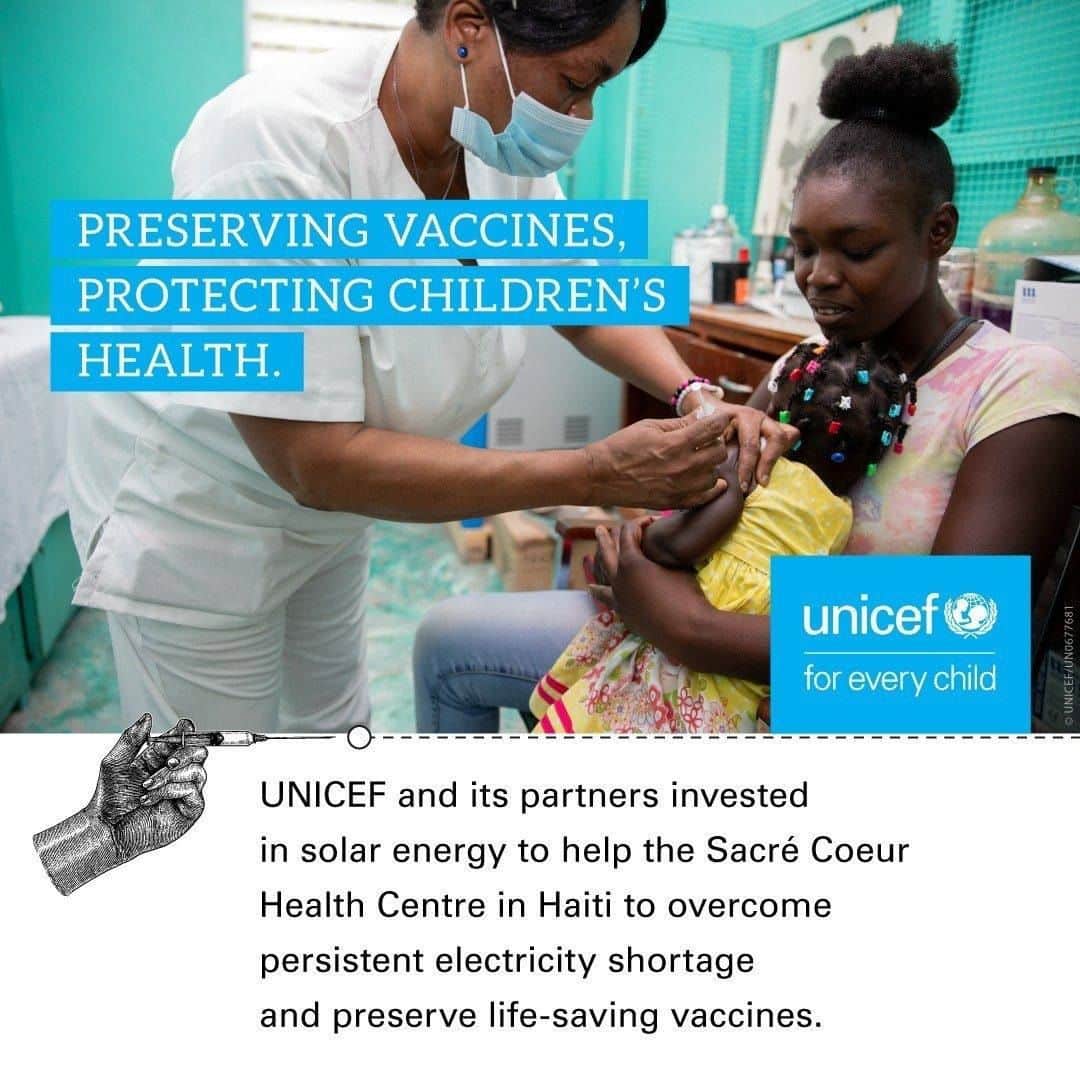 unicefさんのインスタグラム写真 - (unicefInstagram)「Solar energy is helping vaccinate children in Haiti.  UNICEF and our partners invested in solar energy to help the Sacré Coeur Health Centre overcome persistent electricity shortages and preserve life-saving vaccines.  Mothers bring their children in for routine vaccines so they can be protected from diseases like polio and measles.  Together, we can #BuildBackImmunity.  © UNICEF/Haiti」4月27日 1時00分 - unicef