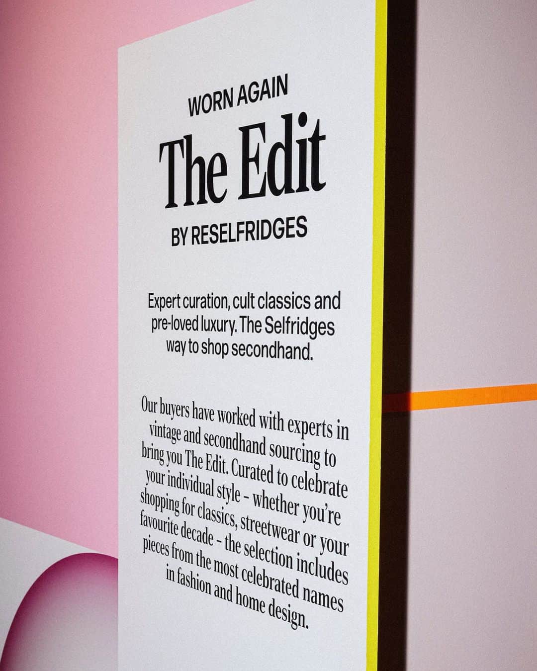 セルフリッジズさんのインスタグラム写真 - (セルフリッジズInstagram)「The Edit 🧥 • Expert curation, cult classics and pre-loved luxury. The Selfridges way to shop secondhand, now in all stores.   #RESELFRIDGES #WornAgain」4月27日 1時01分 - theofficialselfridges
