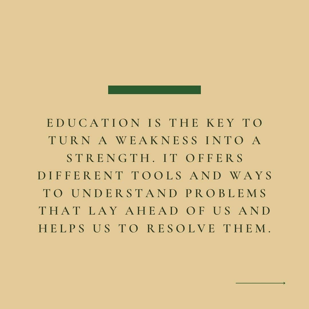 ブリアナ・エヴィガンさんのインスタグラム写真 - (ブリアナ・エヴィガンInstagram)「The importance of education 📚  Education gives us knowledge of the world around us and allows us to develop new perspectives. Not only this but it allows us to improve in our life’s and to grow as individuals.  What does education mean to you?  .. #MoveMe #africa #southafrica #empowerment #communityfirst #humanity」4月27日 1時03分 - brianaevigan