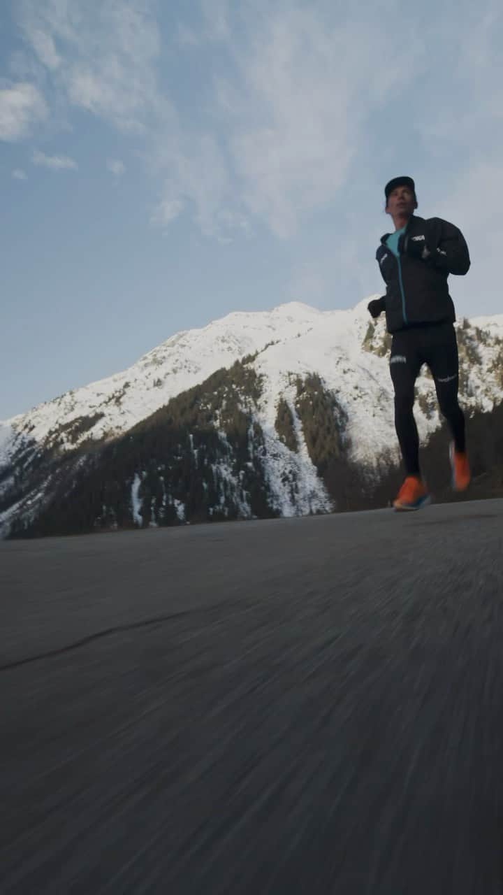 ホカオネオネのインスタグラム：「Shake and bake.  Winter is over. @walmlseyruns puts away his skis and starts to train with big objectives front of mind.   We checked in with Jim just ahead of his first race of the year, @istria100. He took the win, set a new course record, and qualified for @utmbmontblanc in September. Seems like the bones are nice and roughed up!  #Wahooligan #FlyHumanFly #UTMB」
