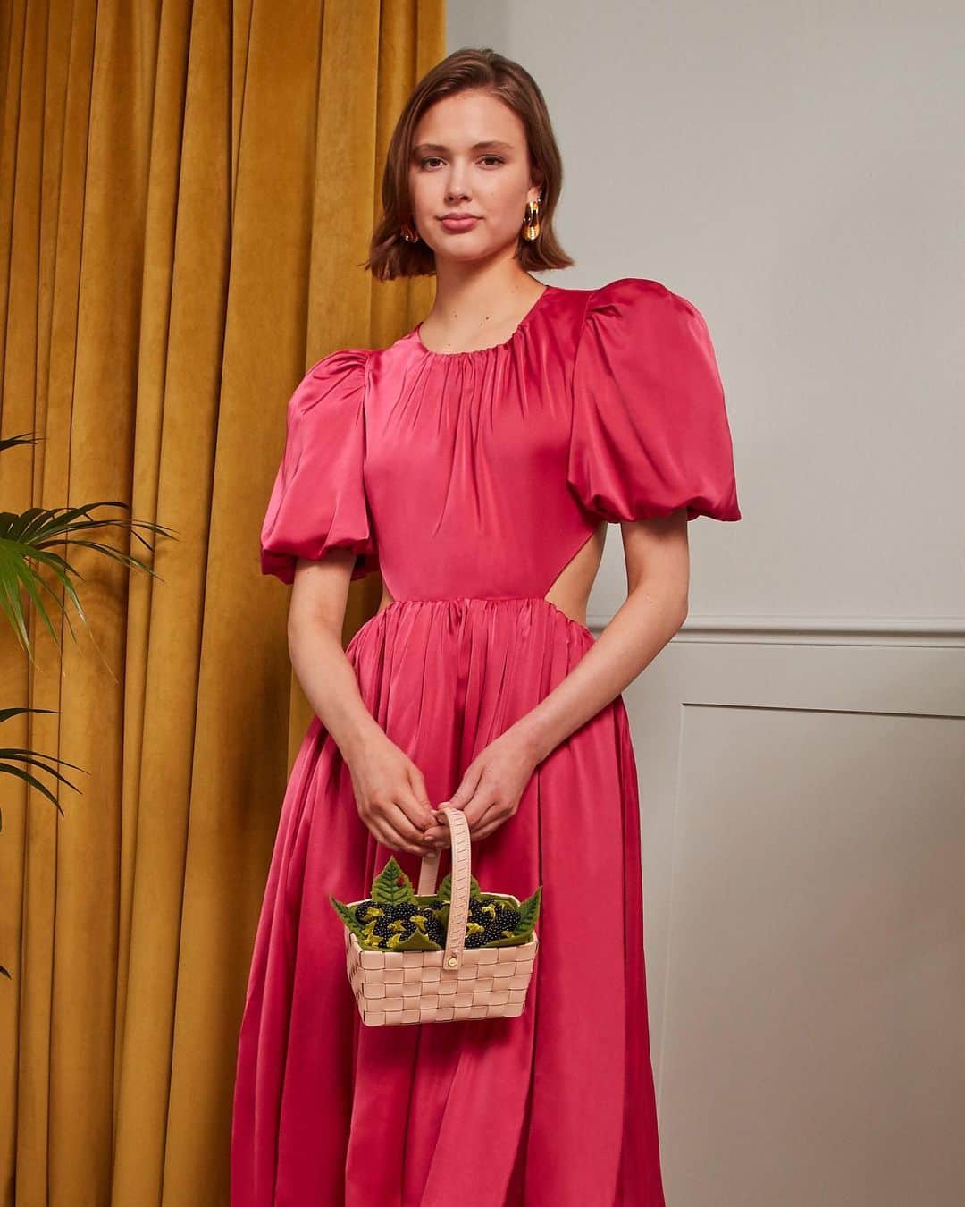 のインスタグラム：「Crafted from woven tan leather with felt detailing and hand beaded blackberries, this is a piece guaranteed to turn heads and raise a smile.   Shop Online Now.  #LuluGuinness」