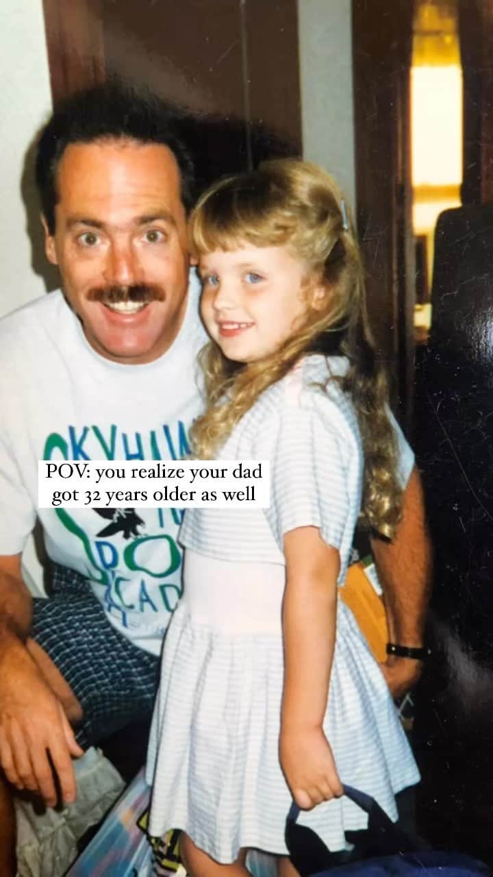 のインスタグラム：「First photo: my first day of kindergarten 😭  Second photo: when my parents came to see me on my Broadway national tour in Vegas 🥹😭」